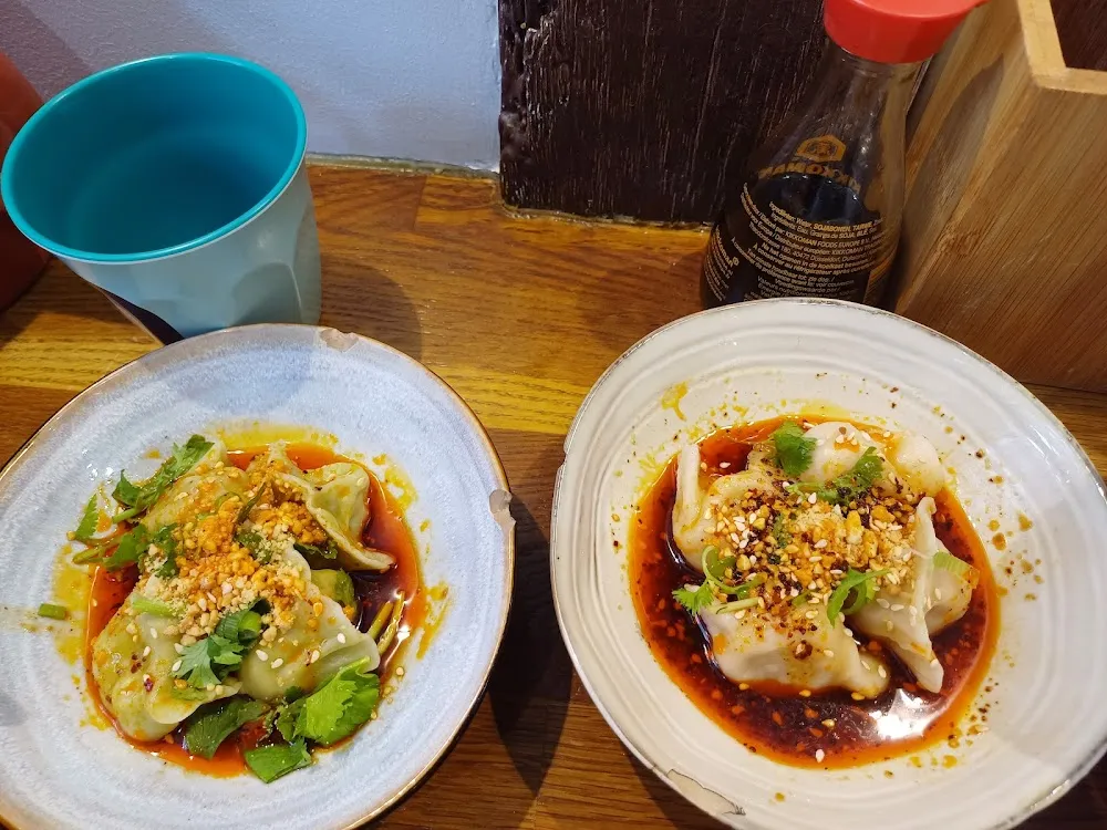 Raviolis Sause Rouge Et Raviolis Aux Poulet Halal